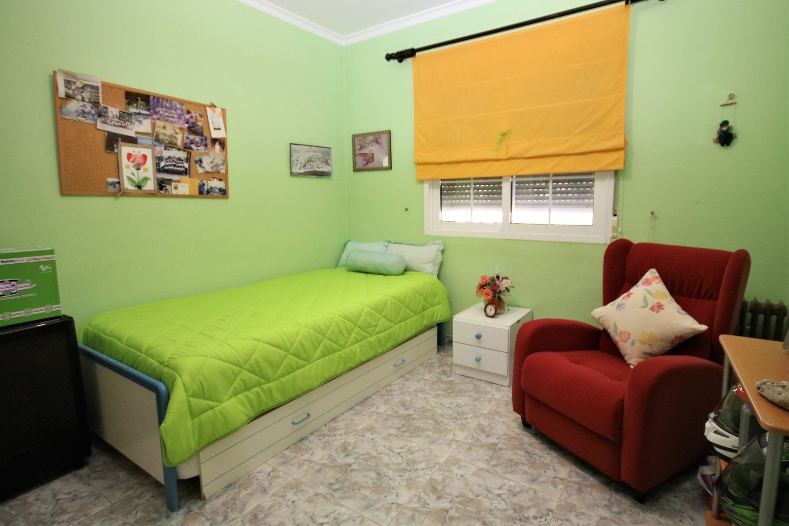 Villa mit 4 Schlafzimmern und großem Pool, auf einem großzügigen Grundstück ohne Stromleitungen und in unmittelbarer Nähe zum Strand