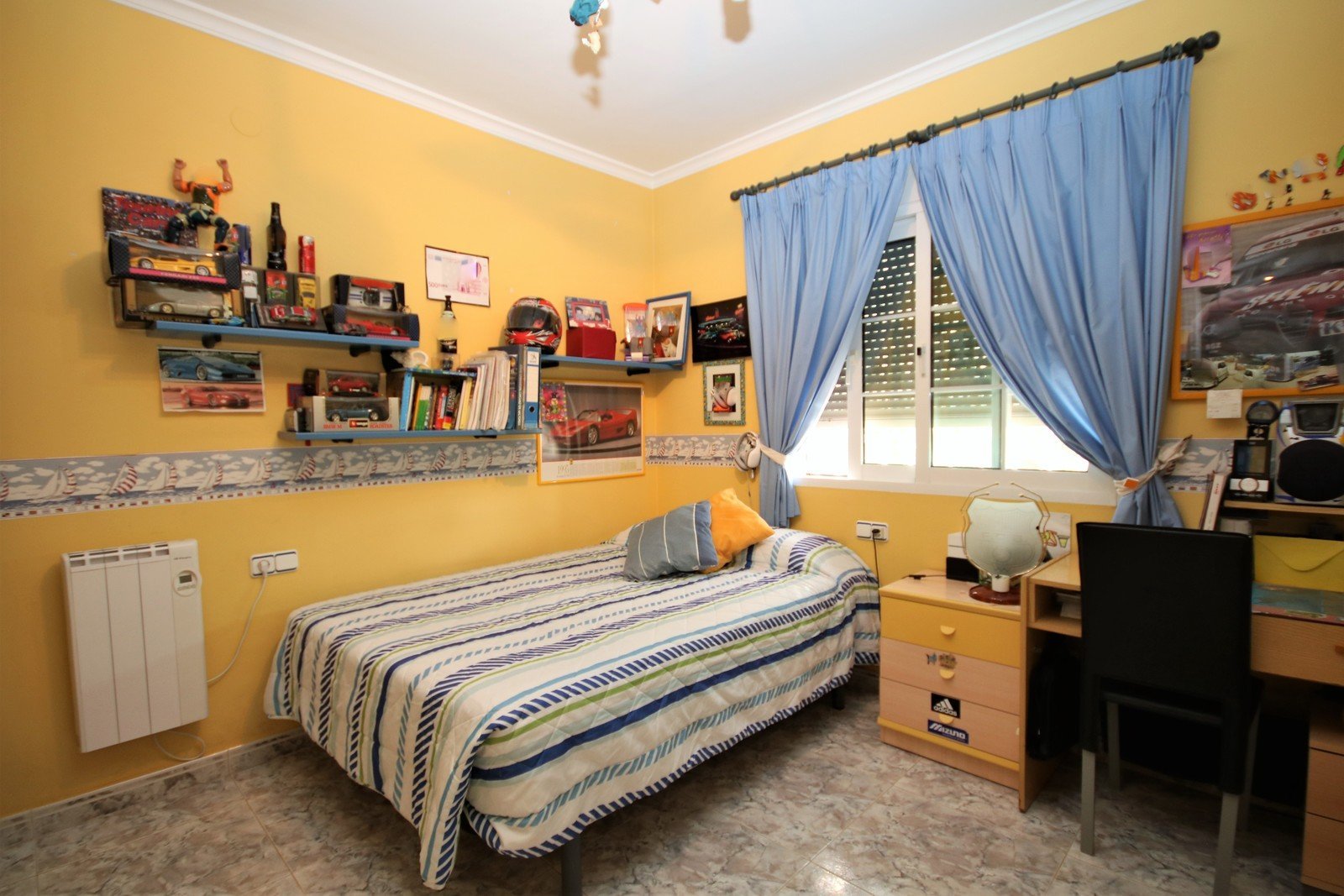 Villa mit 4 Schlafzimmern und großem Pool, auf einem großzügigen Grundstück ohne Stromleitungen und in unmittelbarer Nähe zum Strand