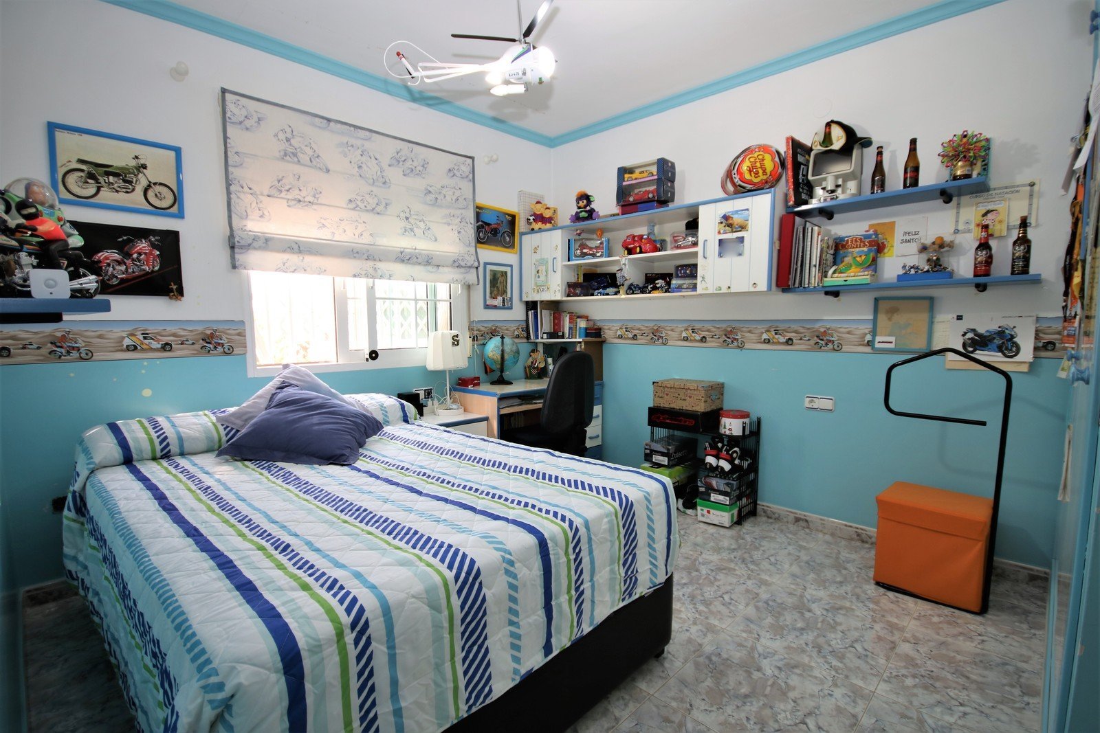 Villa mit 4 Schlafzimmern und großem Pool, auf einem großzügigen Grundstück ohne Stromleitungen und in unmittelbarer Nähe zum Strand