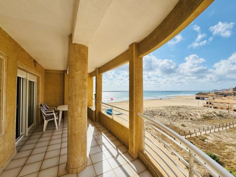 La Mata: Appartement mit 4 Schlafzimmern und 2 Bädern in 1. Strandlinie  La Mata: Appartement mit 4 Schlafzimmern und 2 Bädern in 1. Strandlinie