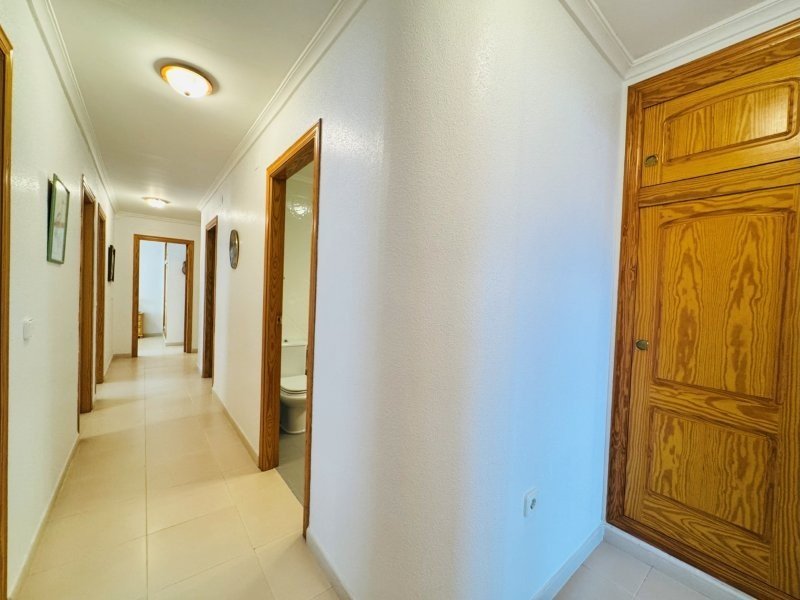 Appartement mit 4 Schlafzimmern und 2 Bädern in 1. Strandlinie