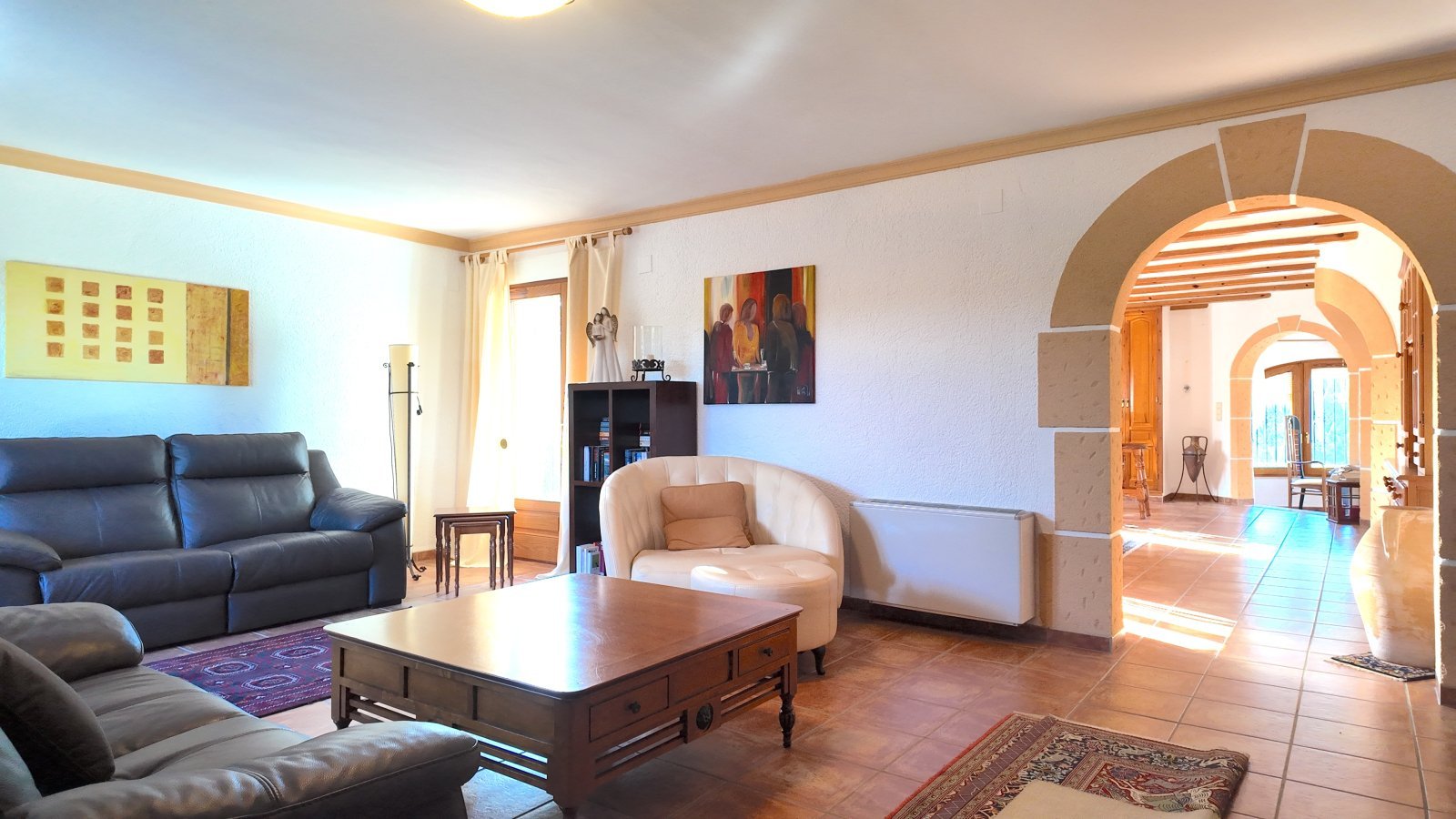 Top gepflegte Villa mit großem Eckgrundstück und separatem Turmappartement und vielen Extras