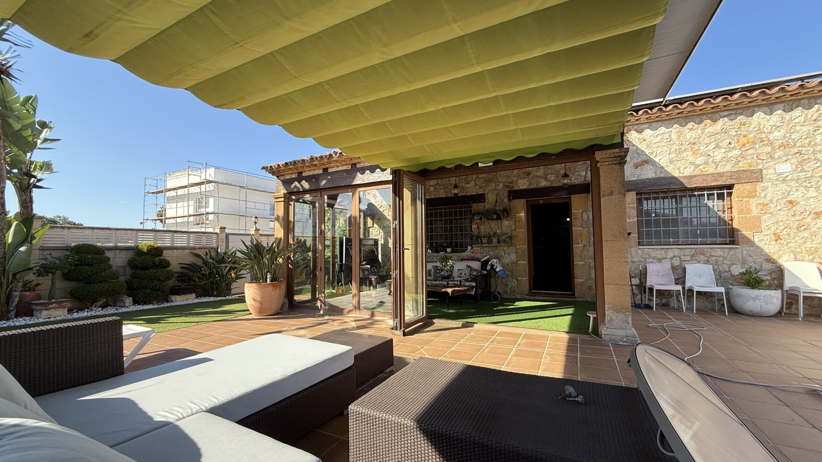 Exklusive Villa im mediterranen Stil, die Luxus, Energieeffizienz und hochwertige Materialien vereint