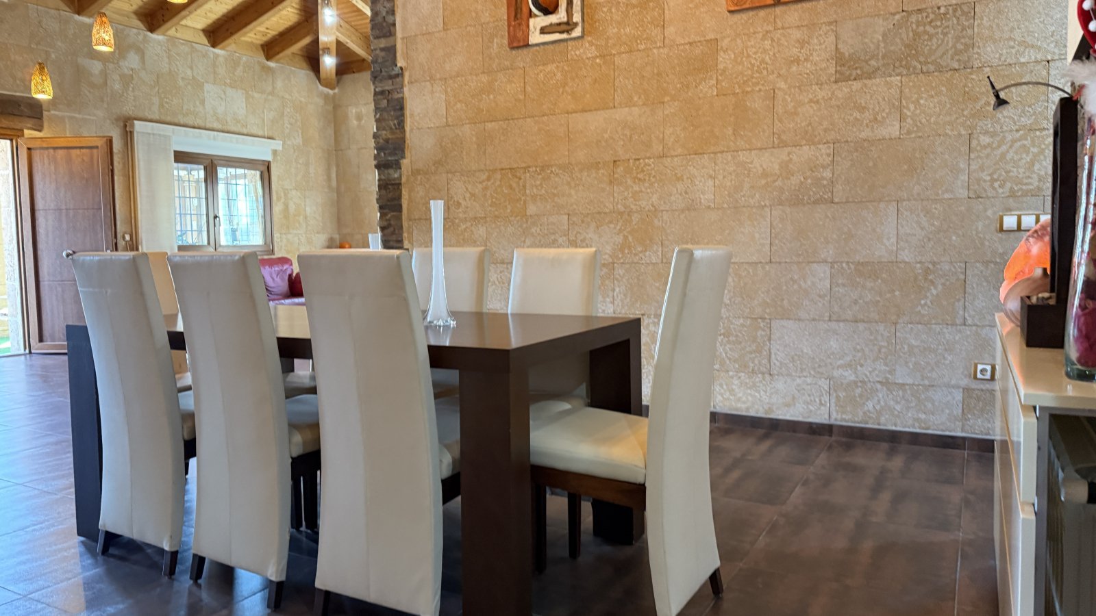 Exklusive Villa im mediterranen Stil, die Luxus, Energieeffizienz und hochwertige Materialien vereint