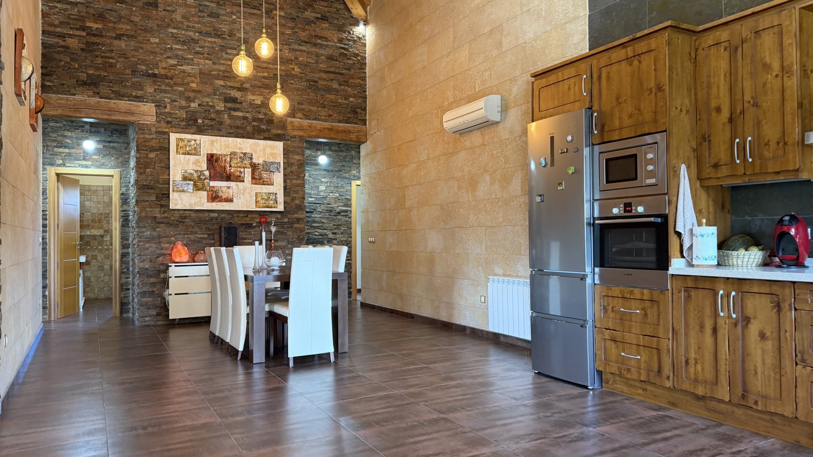 Exklusive Villa im mediterranen Stil, die Luxus, Energieeffizienz und hochwertige Materialien vereint