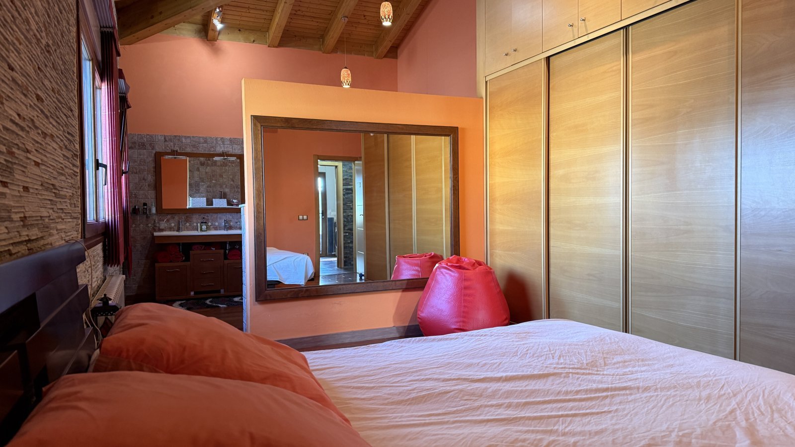 Exklusive Villa im mediterranen Stil, die Luxus, Energieeffizienz und hochwertige Materialien vereint