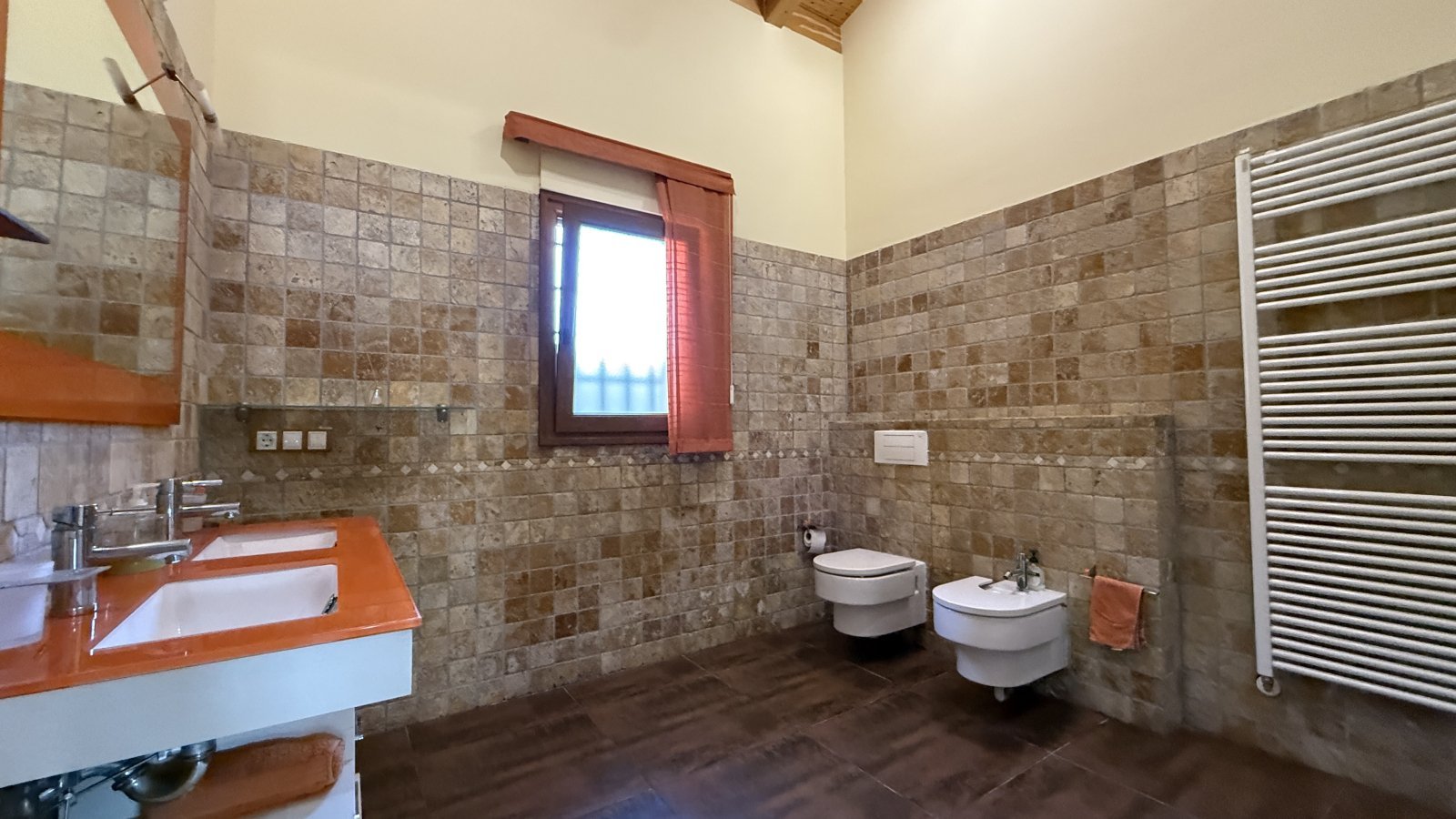 Exklusive Villa im mediterranen Stil, die Luxus, Energieeffizienz und hochwertige Materialien vereint