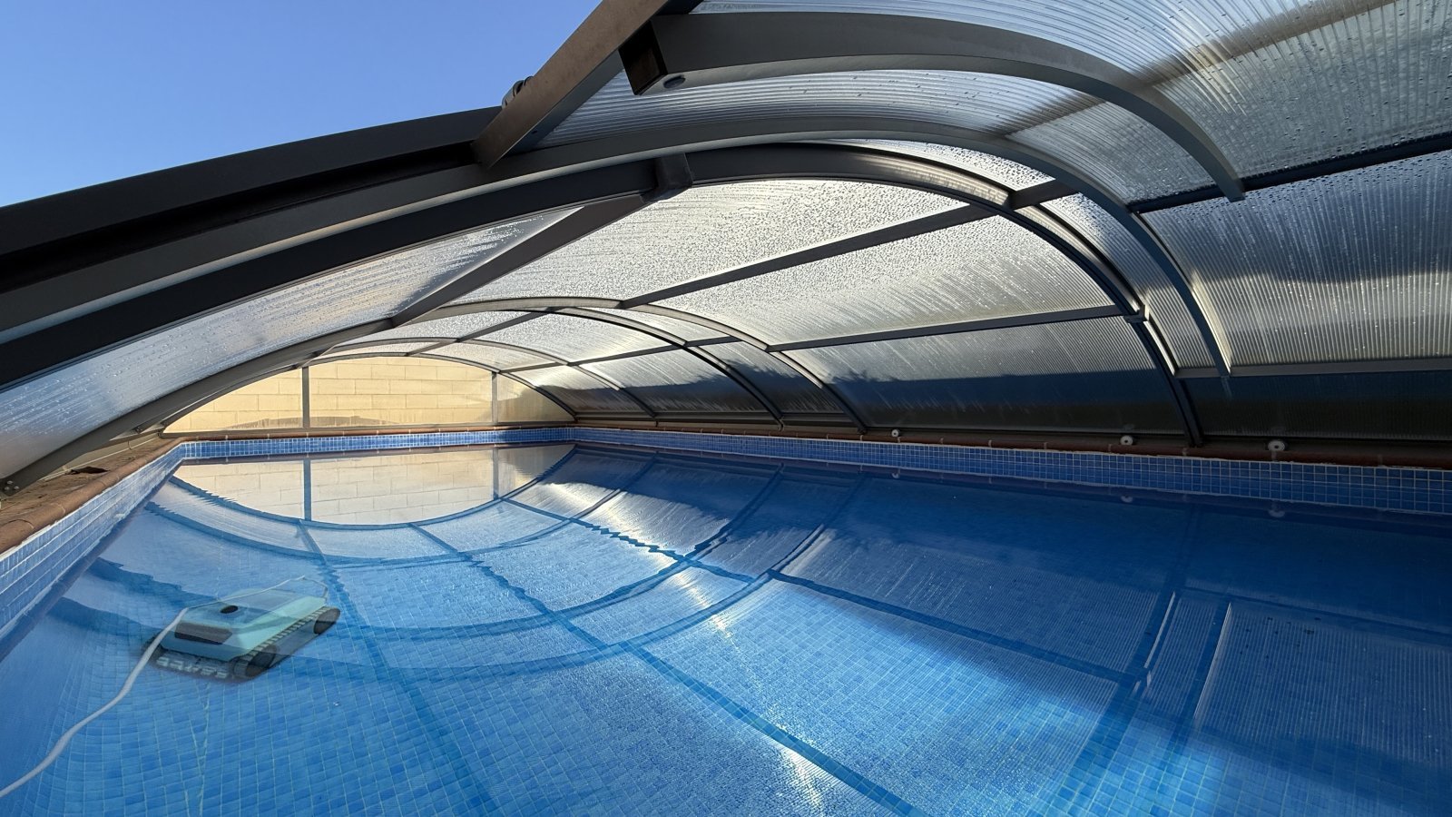 Exklusive Villa im mediterranen Stil, die Luxus, Energieeffizienz und hochwertige Materialien vereint