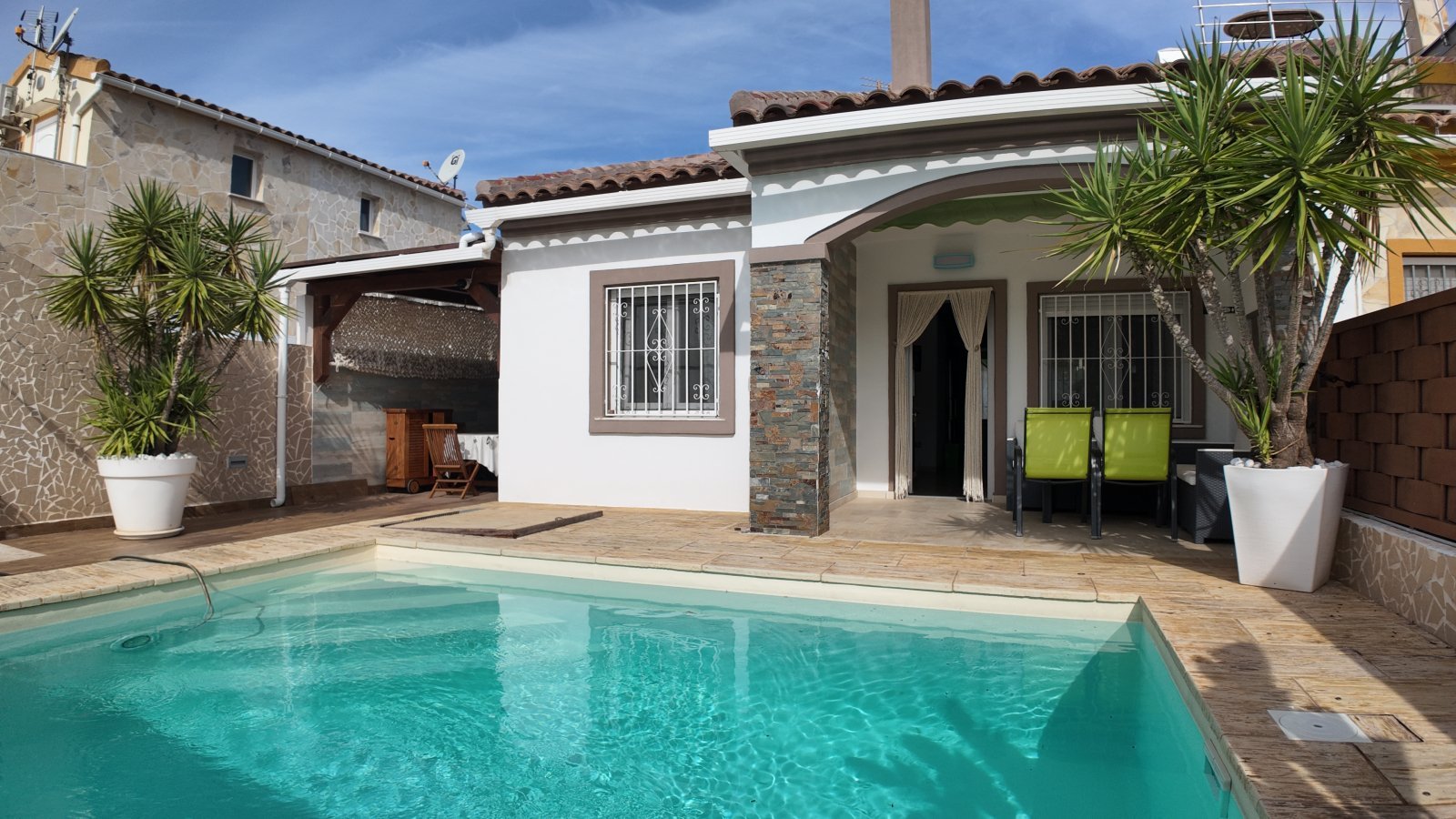 Vergel: Renovierte Doppelhaushälfte mit 3 Schlafzimmern, 2 Bädern und Privatpool in Strandnähe  Vergel: Renovierte Doppelhaushälfte mit 3 Schlafzimmern, 2 Bädern und Privatpool in Strandnähe