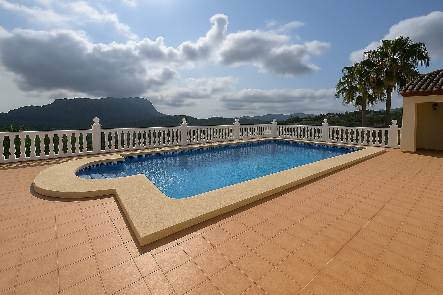 Villa in La Sella mit 4 Schlafzimmern, 4 Bädern, Touristenlizenz sowie Golf- und Meerblick