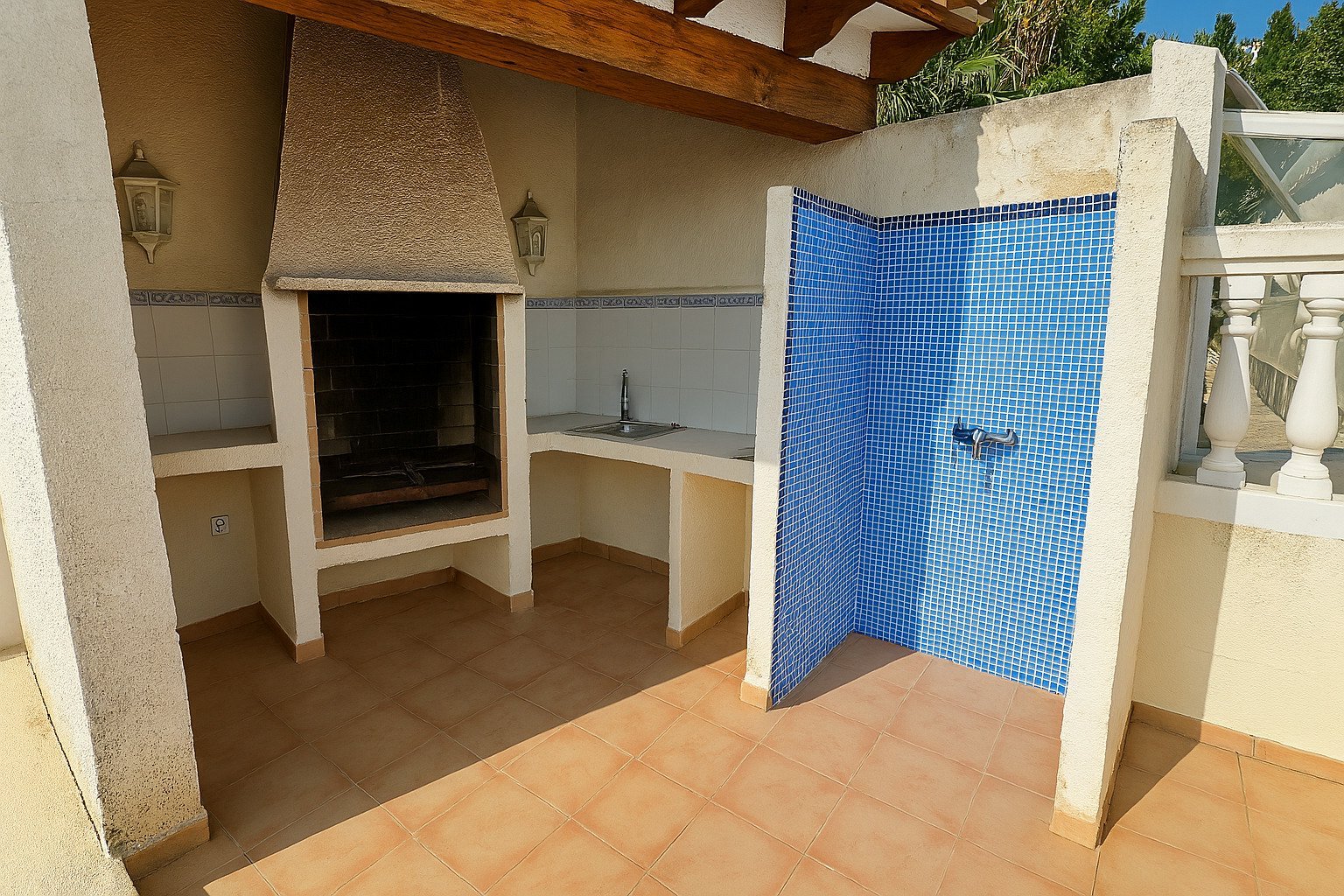 Villa in La Sella mit 4 Schlafzimmern, 4 Bädern, Touristenlizenz sowie Golf- und Meerblick