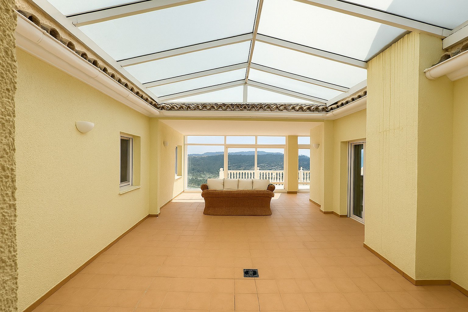 Villa in La Sella mit 4 Schlafzimmern, 4 Bädern, Touristenlizenz sowie Golf- und Meerblick