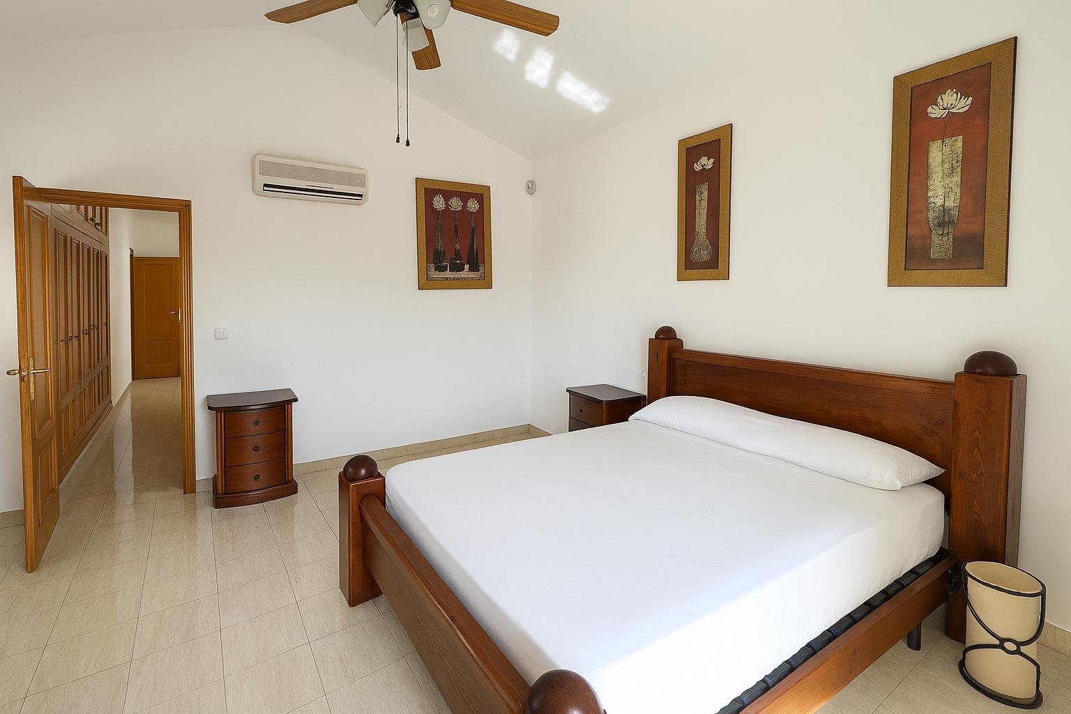 Villa in La Sella mit 4 Schlafzimmern, 4 Bädern, Touristenlizenz sowie Golf- und Meerblick