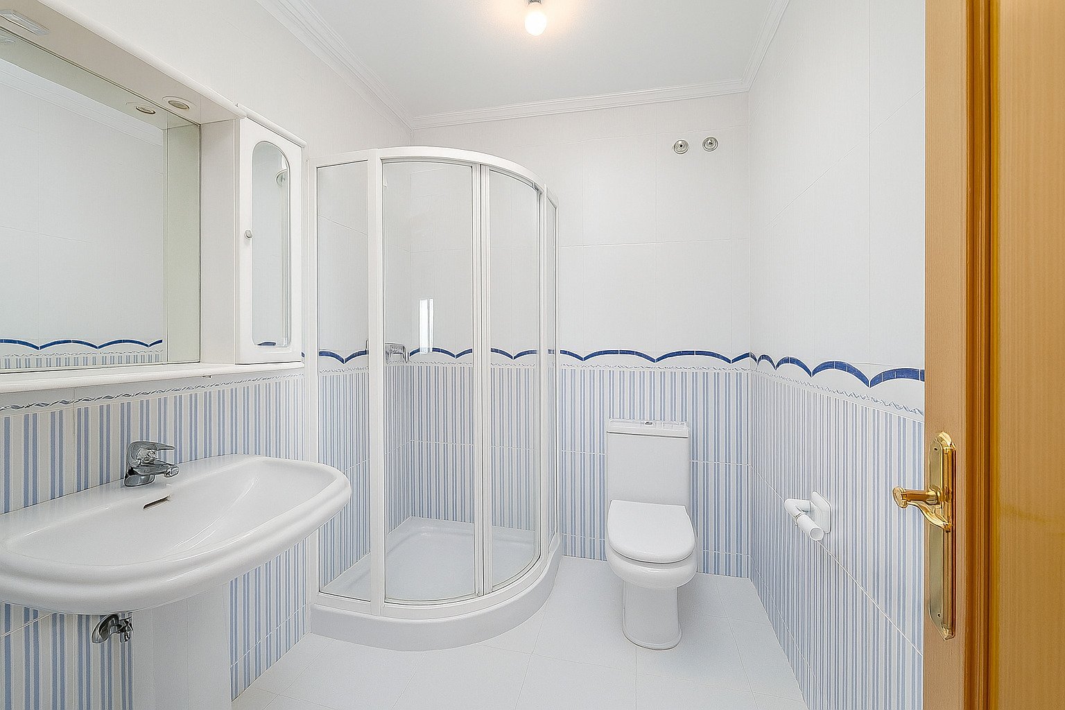 Villa in La Sella mit 4 Schlafzimmern, 4 Bädern, Touristenlizenz sowie Golf- und Meerblick