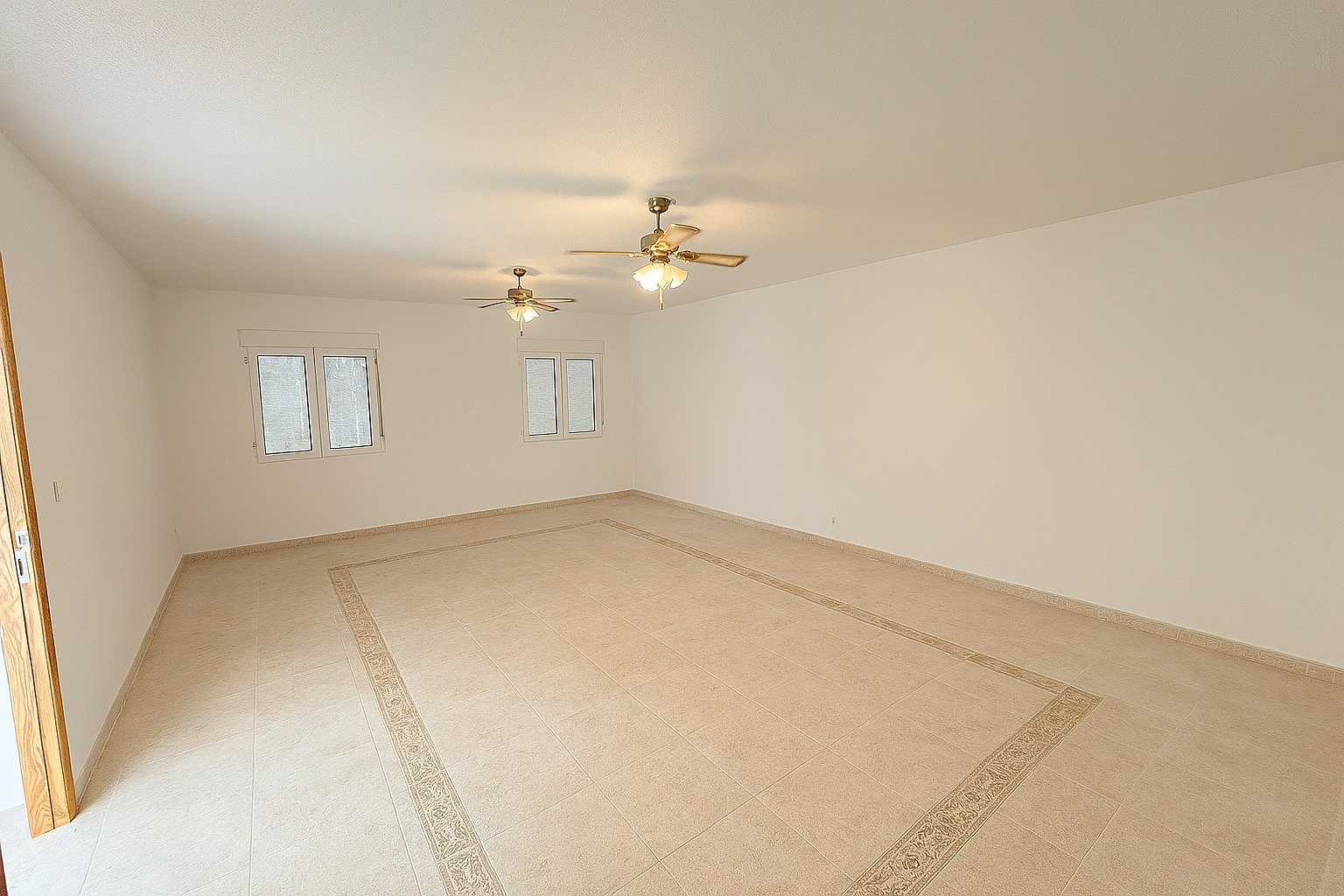 Villa in La Sella mit 4 Schlafzimmern, 4 Bädern, Touristenlizenz sowie Golf- und Meerblick