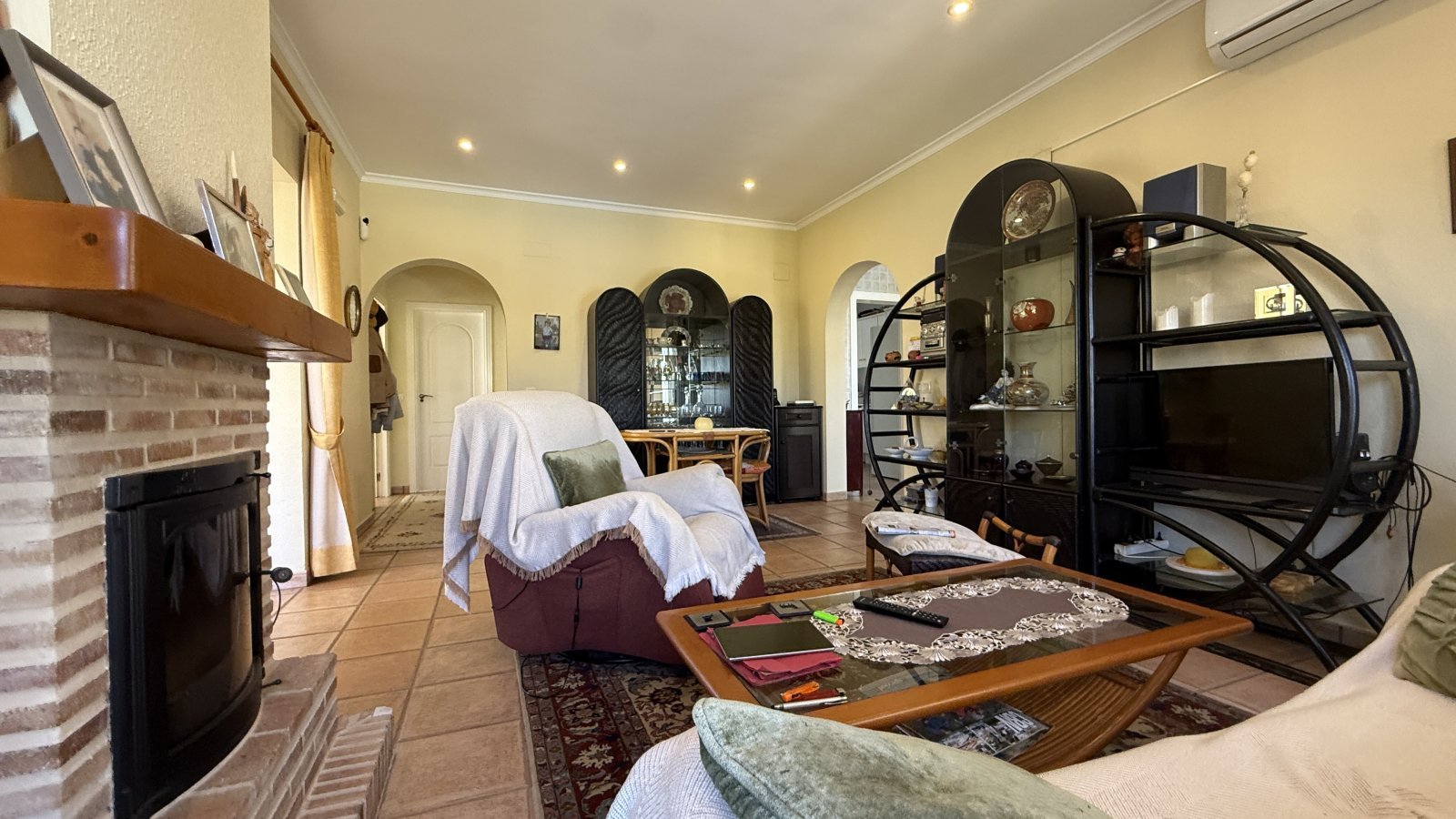 Investment: Einzigartige Villa in Dénia mit traumhaftem Garten, Pool, Heizung und Carport