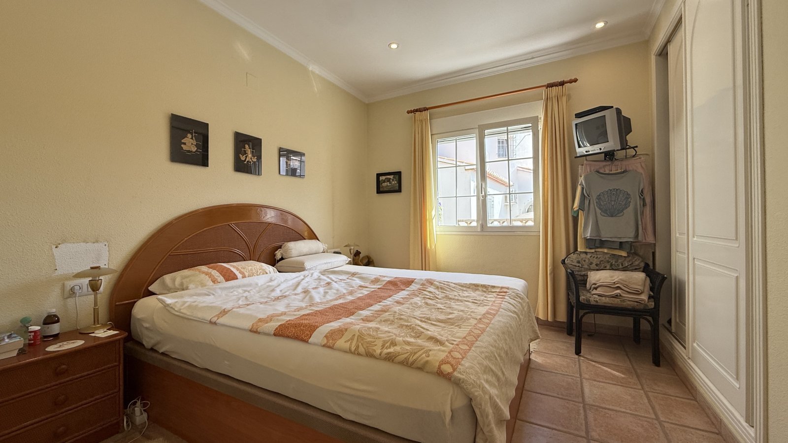 Investment: Einzigartige Villa in Dénia mit traumhaftem Garten, Pool, Heizung und Carport