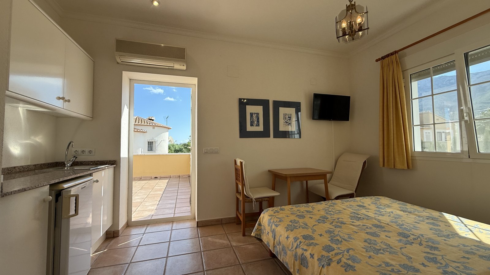 Investment: Einzigartige Villa in Dénia mit traumhaftem Garten, Pool, Heizung und Carport