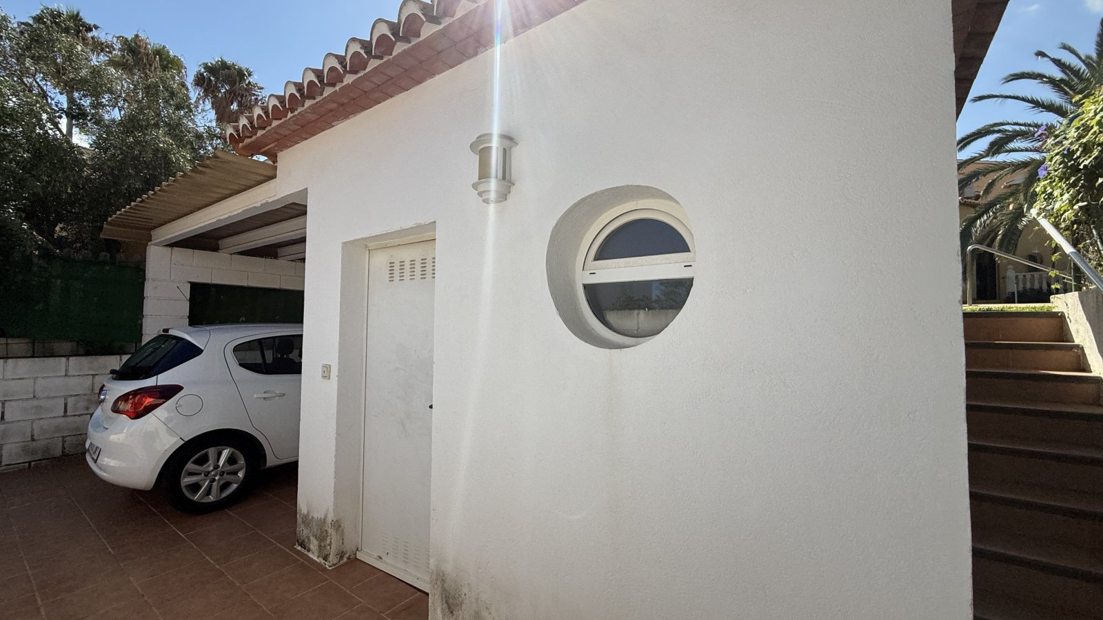 Investment: Einzigartige Villa in Dénia mit traumhaftem Garten, Pool, Heizung und Carport