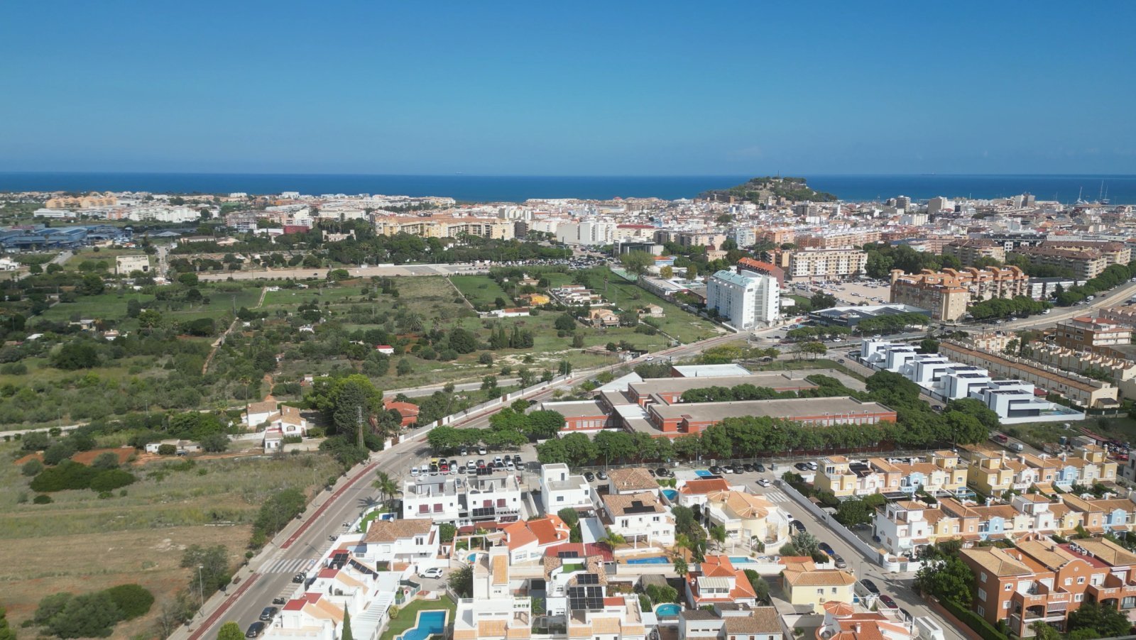 Investment: Einzigartige Villa in Dénia mit traumhaftem Garten, Pool, Heizung und Carport