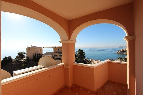 Schöne Villa mit großem privatem Pool und beeindruckendem Blick über die Küste