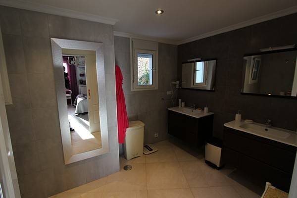 Schöne Villa mit großem privatem Pool und beeindruckendem Blick über die Küste