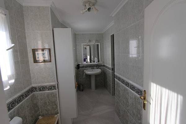 Schöne Villa mit großem privatem Pool und beeindruckendem Blick über die Küste