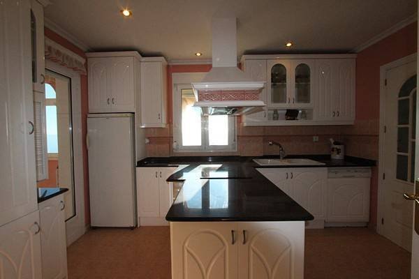 Schöne Villa mit großem privatem Pool und beeindruckendem Blick über die Küste