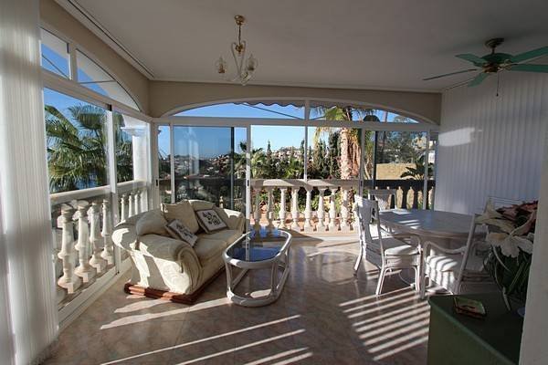 Schöne Villa mit großem privatem Pool und beeindruckendem Blick über die Küste