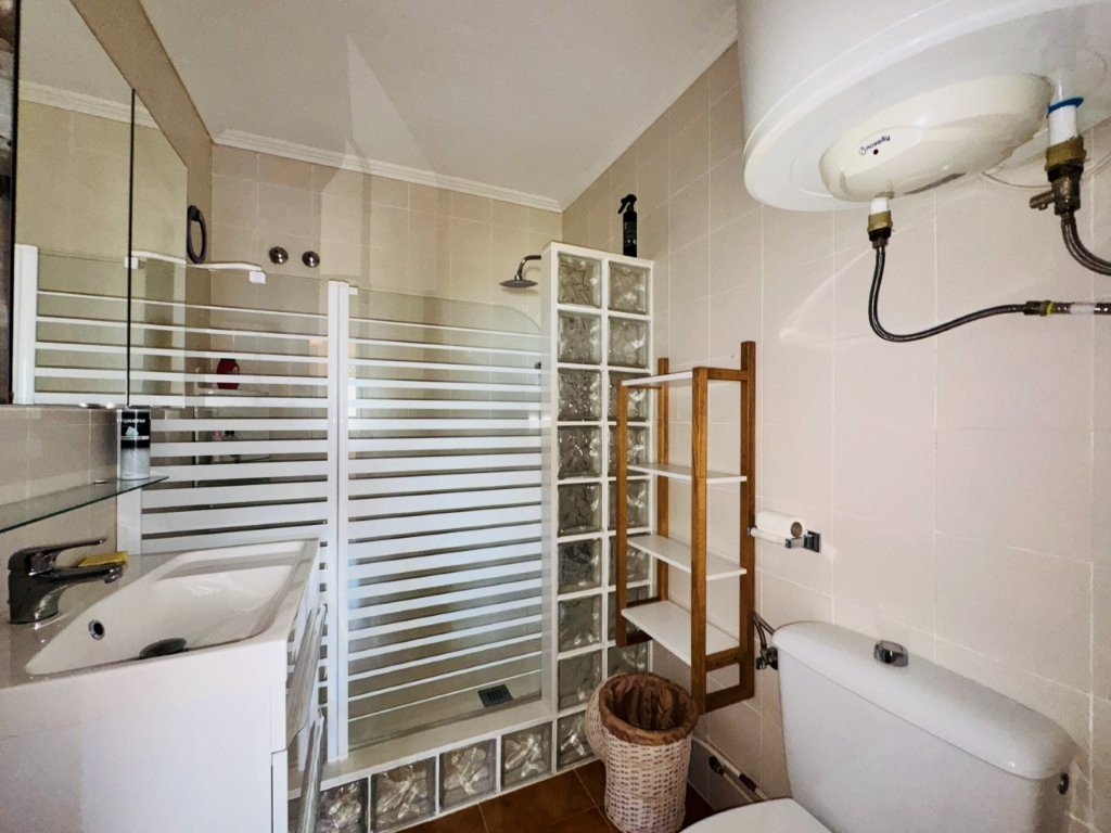 Wohnung mit 1 Schlafzimmer, 1 Bad, Gemeinschaftsdachterrasse und Gemeinschaftspool nur 200 m von Strand