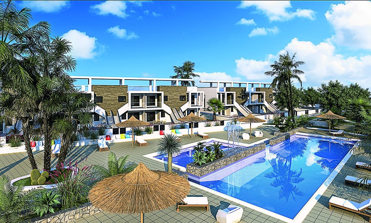 Appartements mit 2 Schlafzimmern und 2 Bädern in abgeschlossener Anlage mit Gemeinschaftspools nur 600 m vom Strand