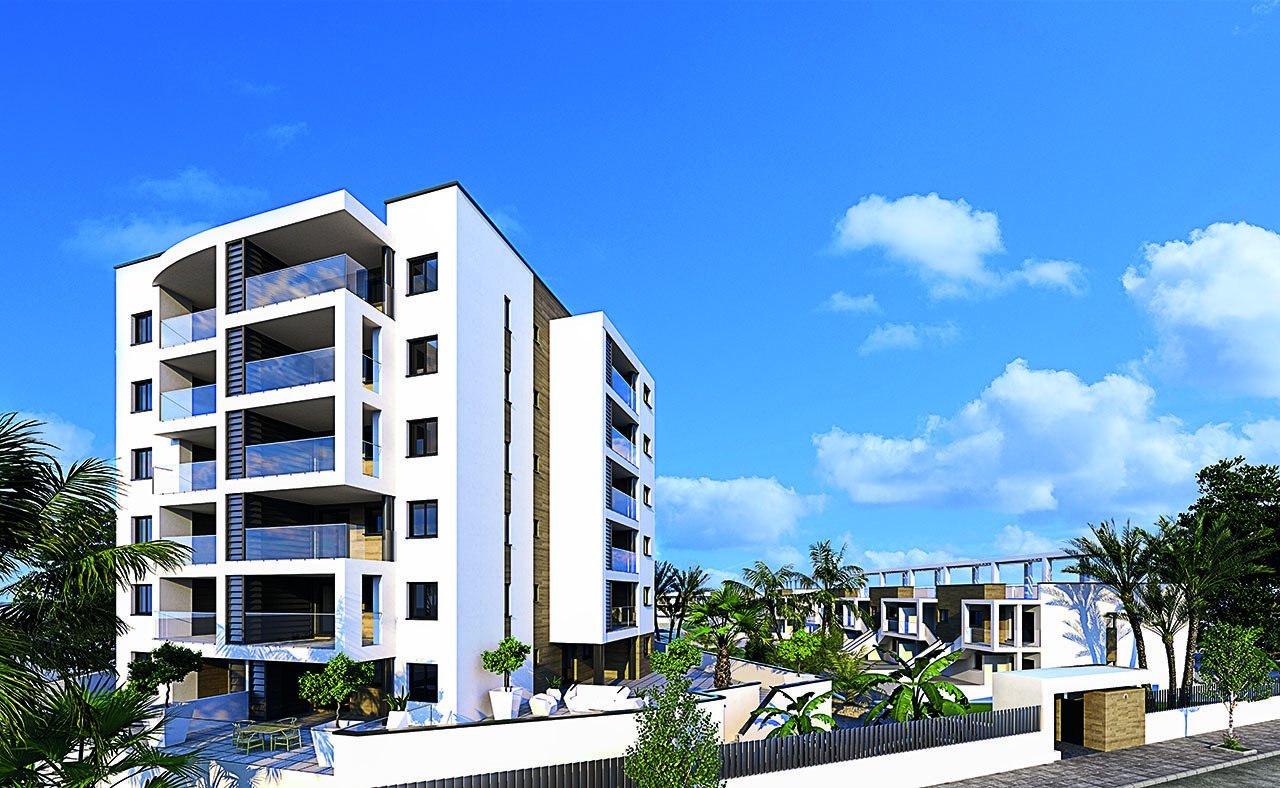 Appartements mit 2 Schlafzimmern und 2 Bädern in abgeschlossener Anlage mit Gemeinschaftspools nur 600 m vom Strand