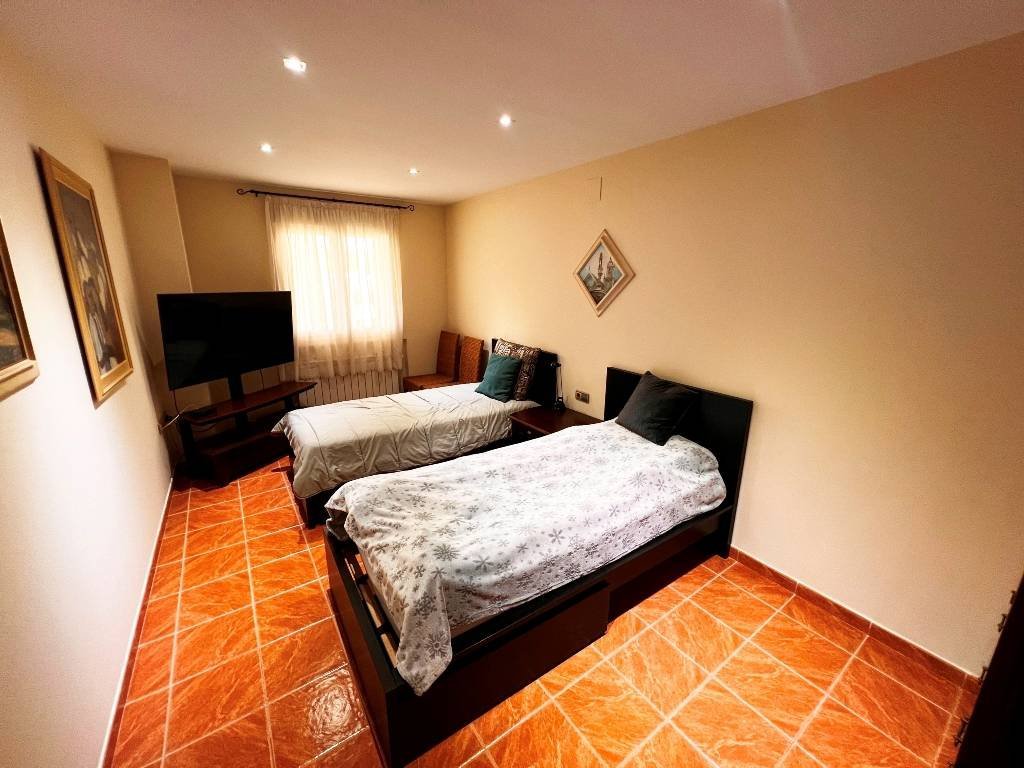 Villa mit 6 Schlafzimmern, 5 Bädern und Privatpool nur 5 Minuten vom Stadtzentrum