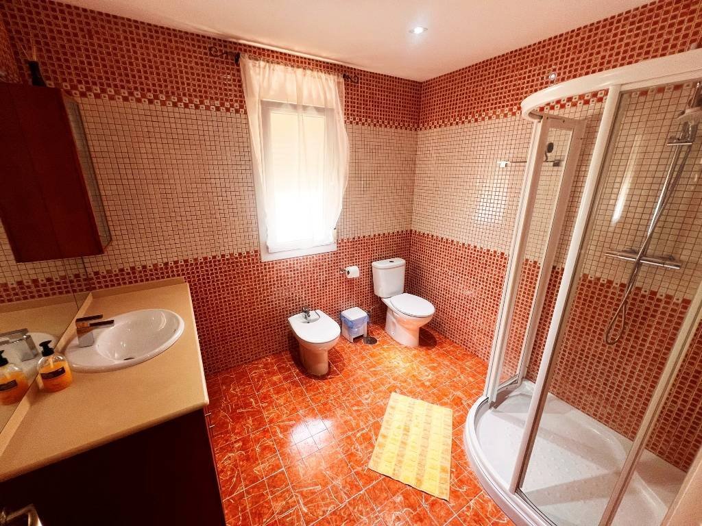 Villa mit 6 Schlafzimmern, 5 Bädern und Privatpool nur 5 Minuten vom Stadtzentrum