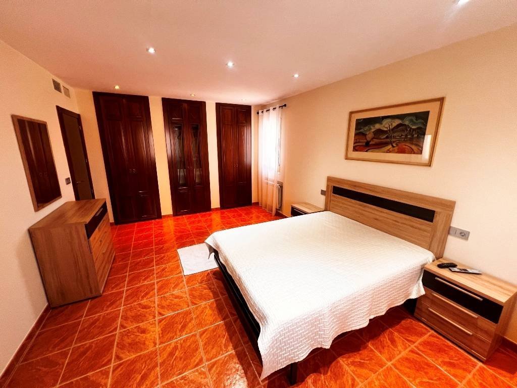 Villa mit 6 Schlafzimmern, 5 Bädern und Privatpool nur 5 Minuten vom Stadtzentrum