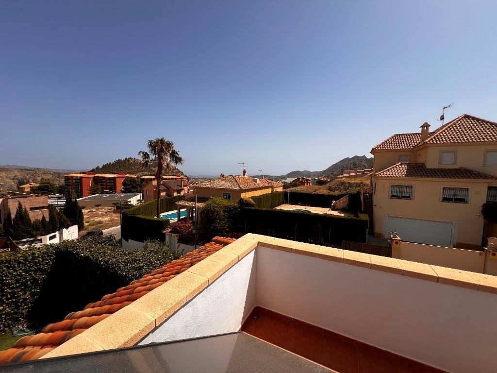 Villa mit 6 Schlafzimmern, 5 Bädern und Privatpool nur 5 Minuten vom Stadtzentrum