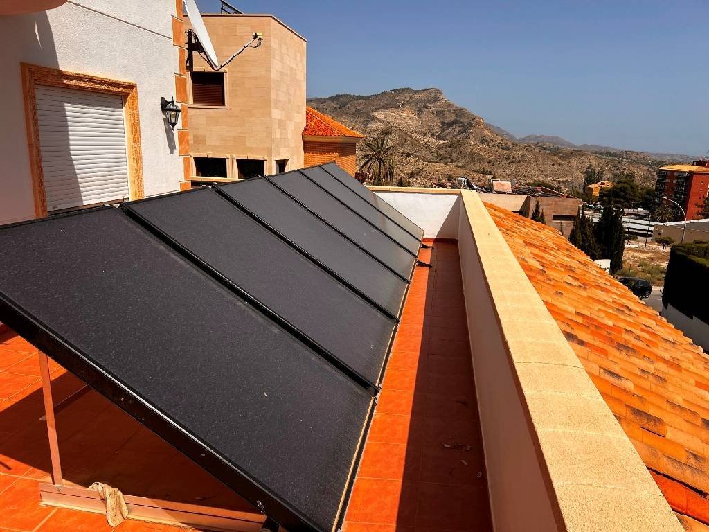 Villa mit 6 Schlafzimmern, 5 Bädern und Privatpool nur 5 Minuten vom Stadtzentrum