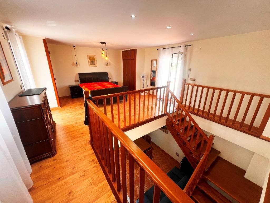 Villa mit 6 Schlafzimmern, 5 Bädern und Privatpool nur 5 Minuten vom Stadtzentrum