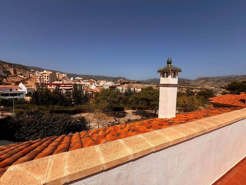 Villa mit 6 Schlafzimmern, 5 Bädern und Privatpool nur 5 Minuten vom Stadtzentrum